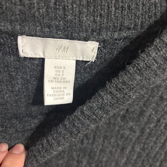 Wool Sweater Size Small H&M Knit Oversized Gray Pullover - Picture 3 of 3